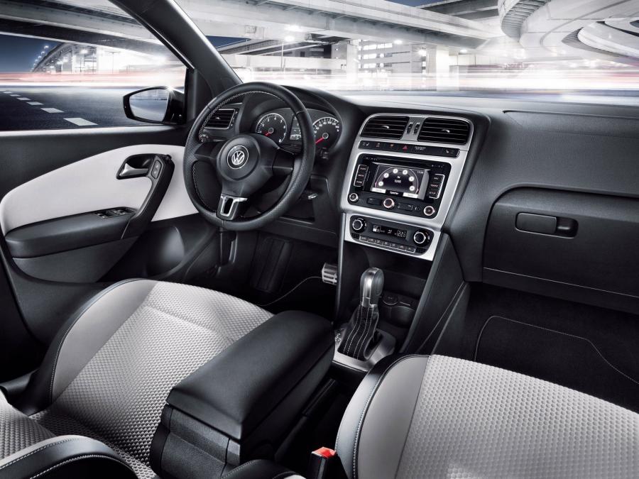  Volkswagen CrossPolo Urban White 2012 года  (фото 4 из 6)